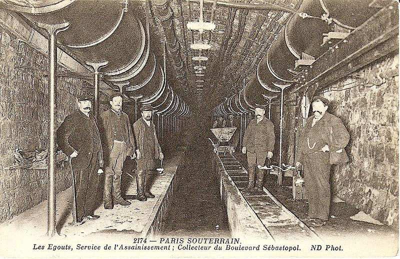 Illustration for article titled Paris unclogs its sewers with giant balls of iron
